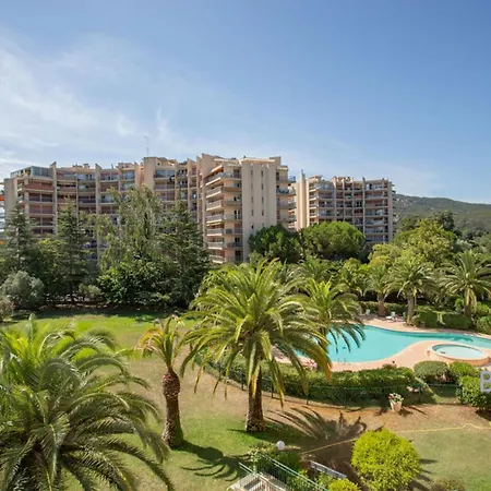 Beautiful On The Edge Of The Golf Course Apartment *